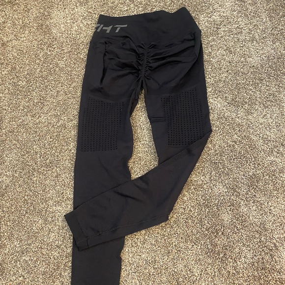 ECHT BUTT SCRUNCH LEGGINGS - Picture 1 of 2